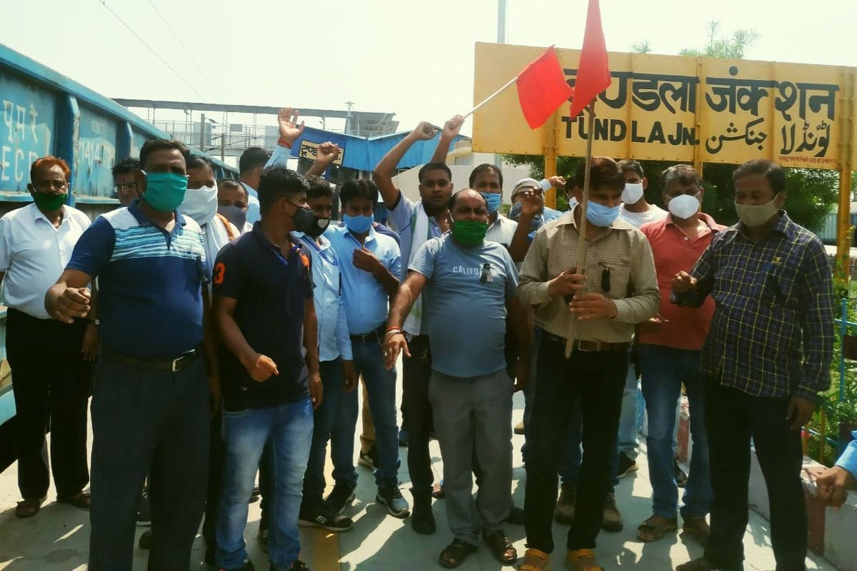 railway, workers, protest, in tundla