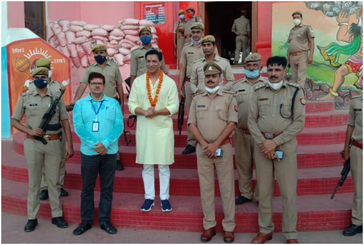 Filmmaker Madhur Bhandarkar visited Ramlala temple after meeting cm Yogi adityanath