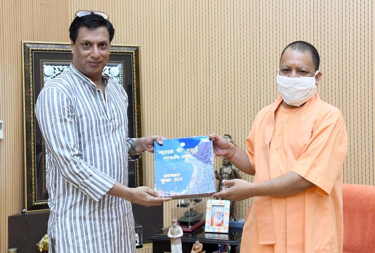Filmmaker Madhur Bhandarkar met Chief Minister Yogi Adityanath.