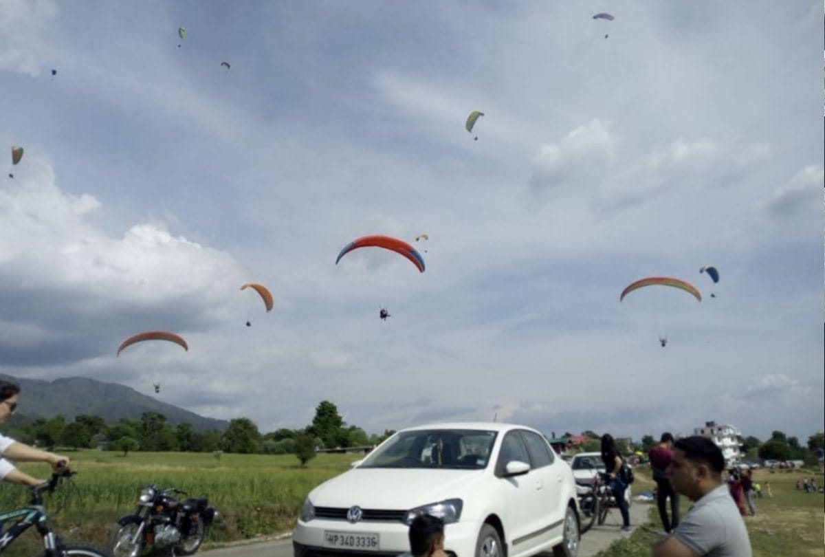 Tourist enjoys paragliding in Indru Nag dharamshala