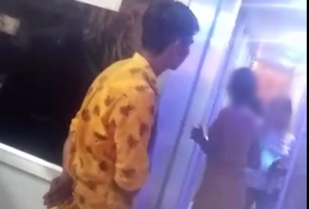 girls catwalk in front of customers in spa center in agra