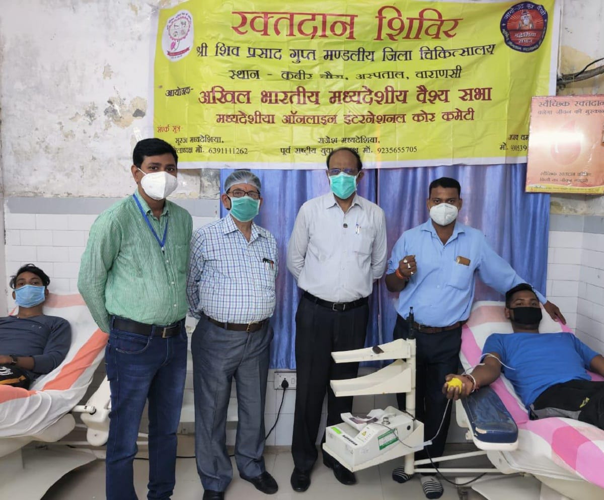 Vaishya Mahasabha came forward to help the needy in the Corona era in varanasi