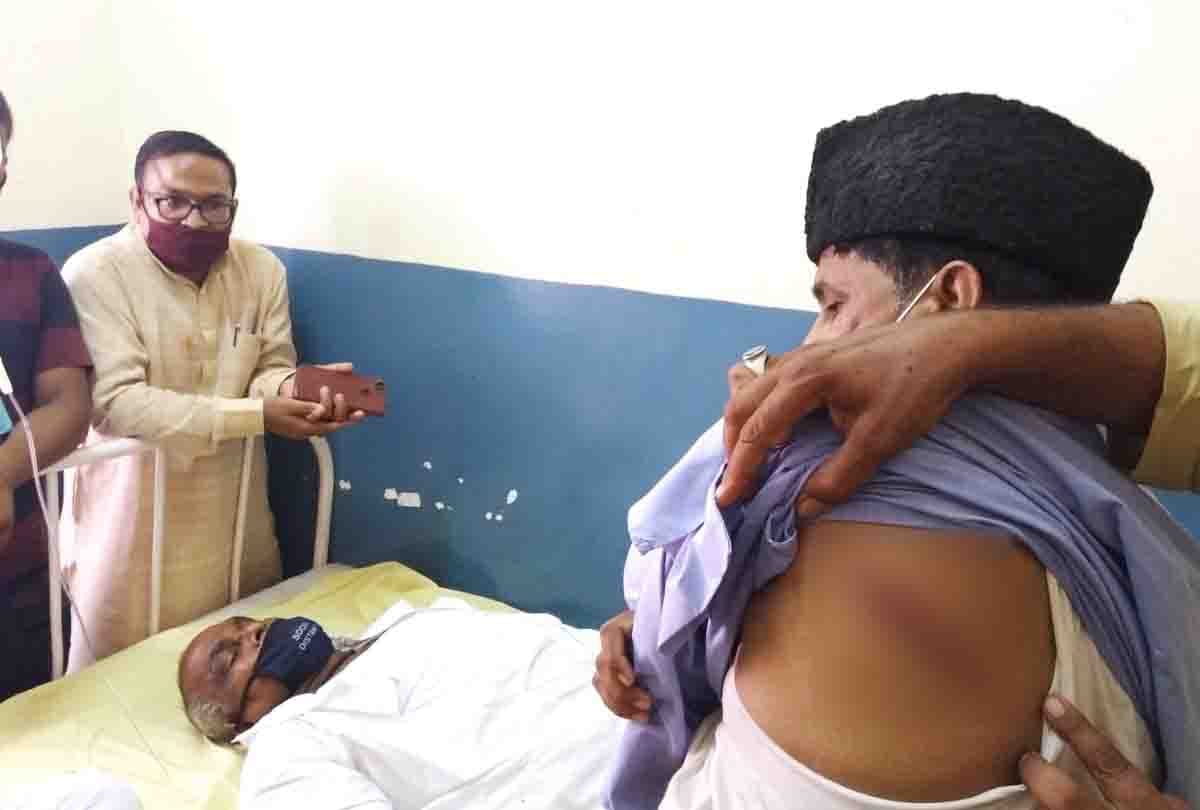 Sand mafia attacked Mineral officer's car in Banda