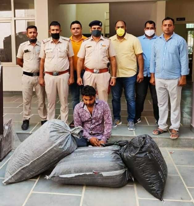 one arrested with 52 KG dodapost