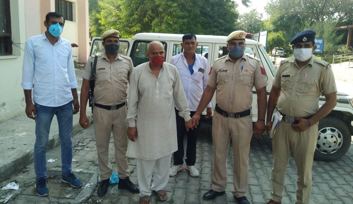 Nine crooks of Rs 25000 absconding in murder case arrested after nine years.