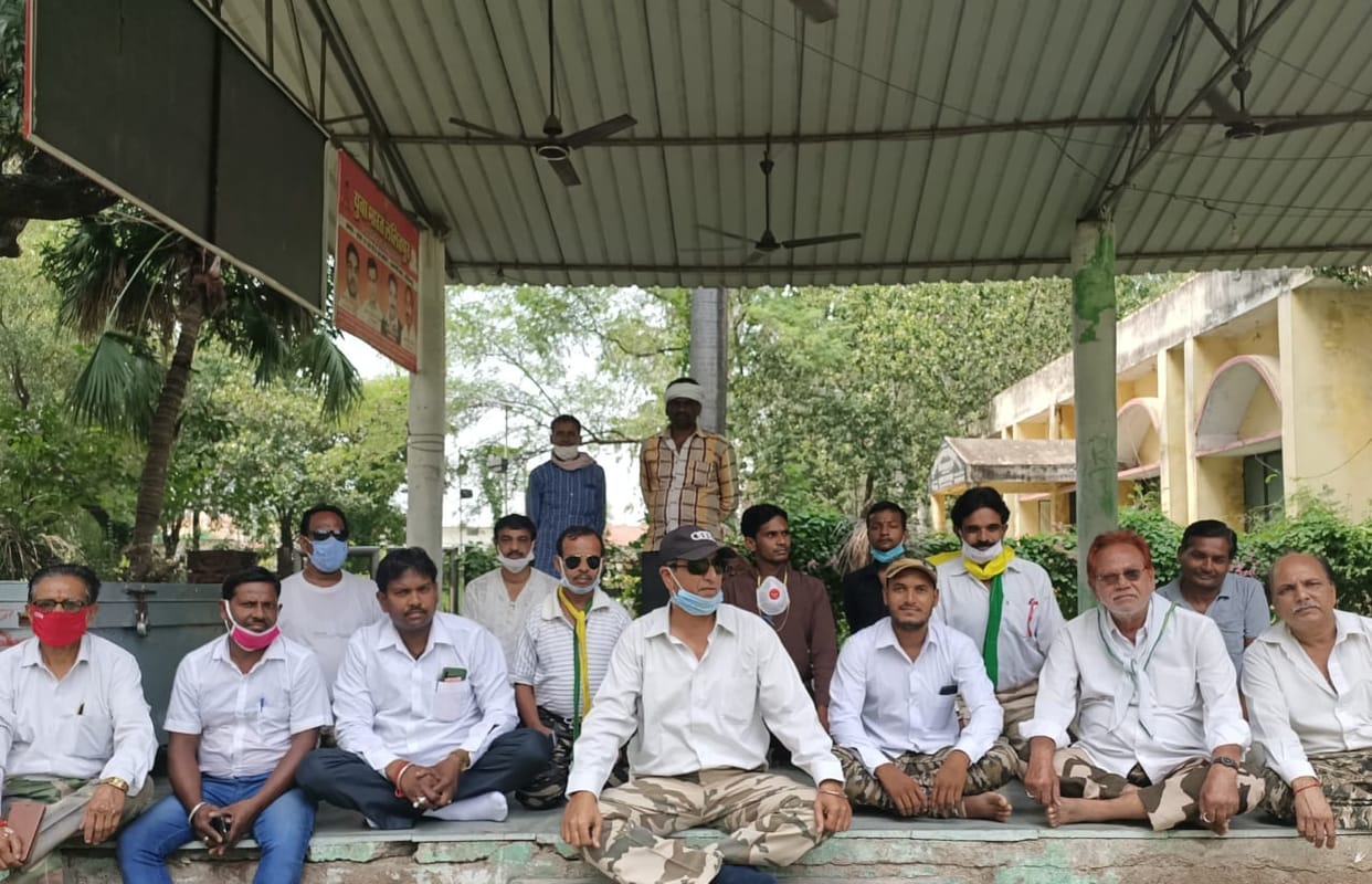 bundelkhand vikash sena protest over electric cut