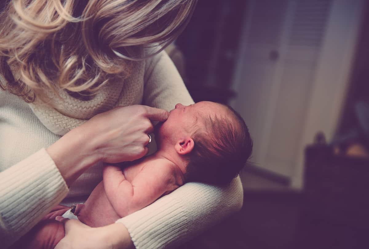 5 most weird birth customs happen around the world