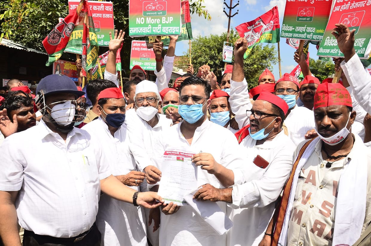 Police and SP workers clash, 12 in custody
