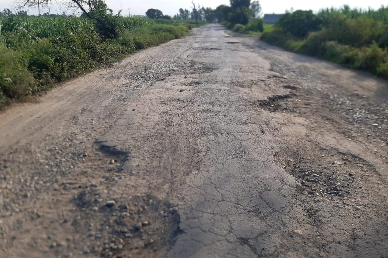 Deadly pits in roads, could not be installed after rain