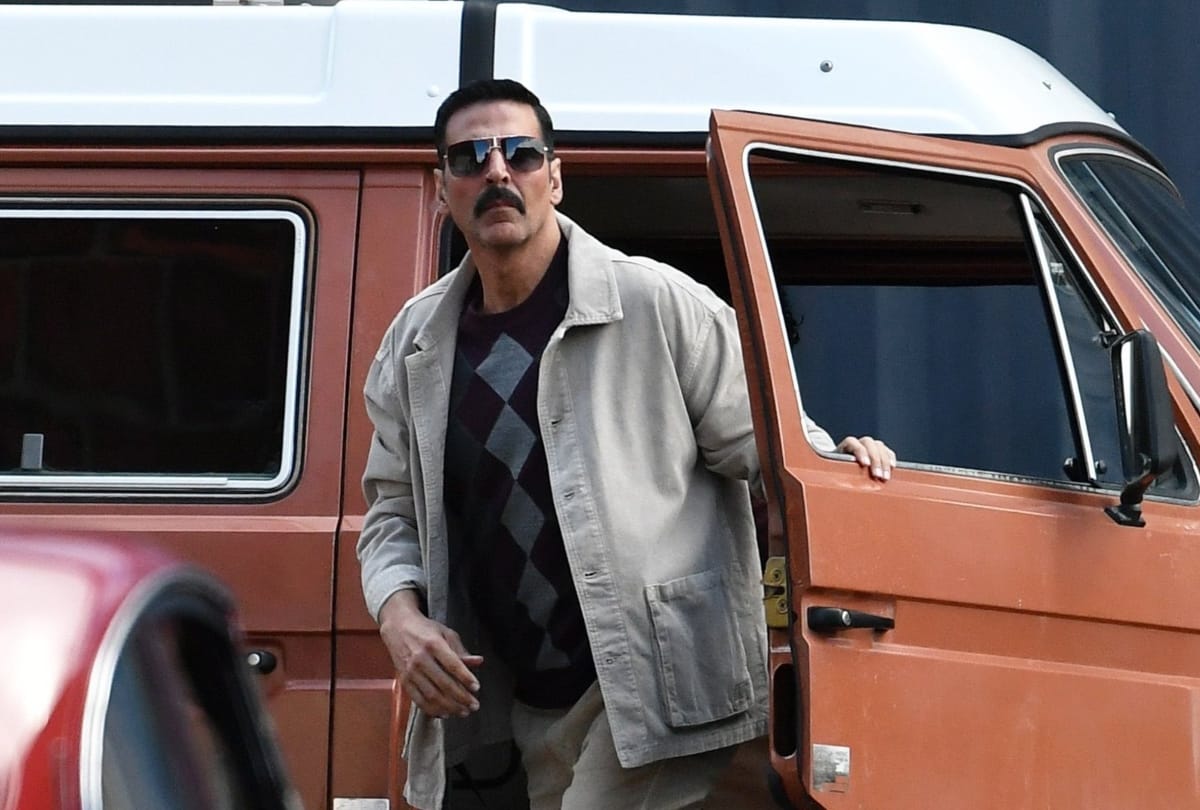 Akshay kumar and manushi chhillar film prithviraj shooting start from 8th october