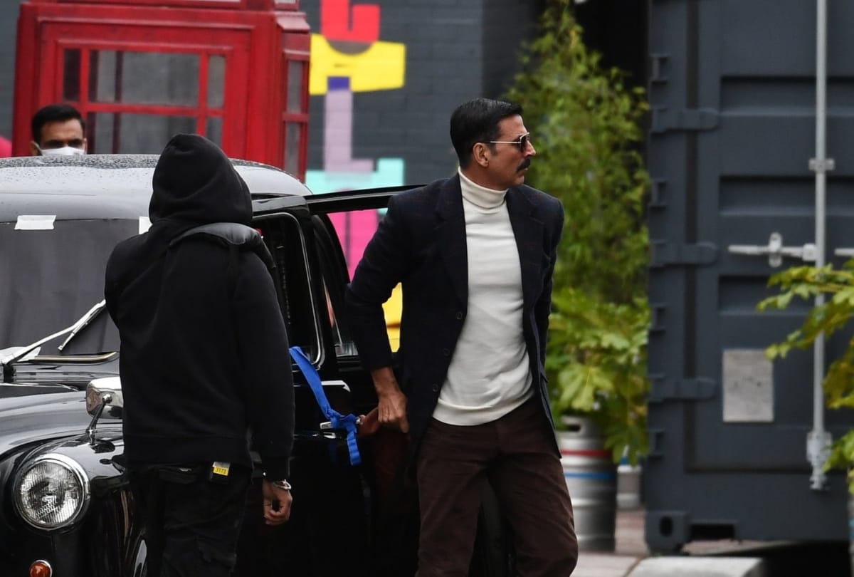 Akshay kumar and manushi chhillar film prithviraj shooting start from 8th october