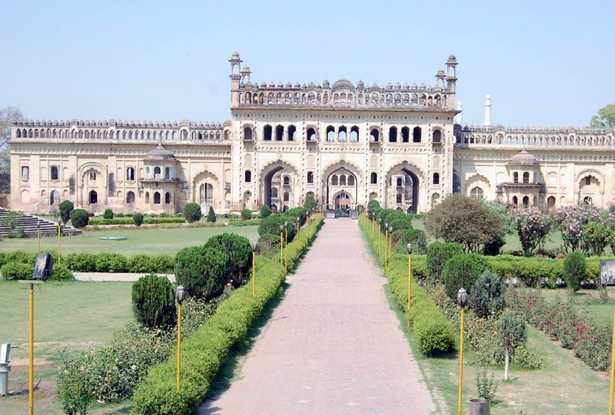tourists are not coming to visit on historical places in lucknow
