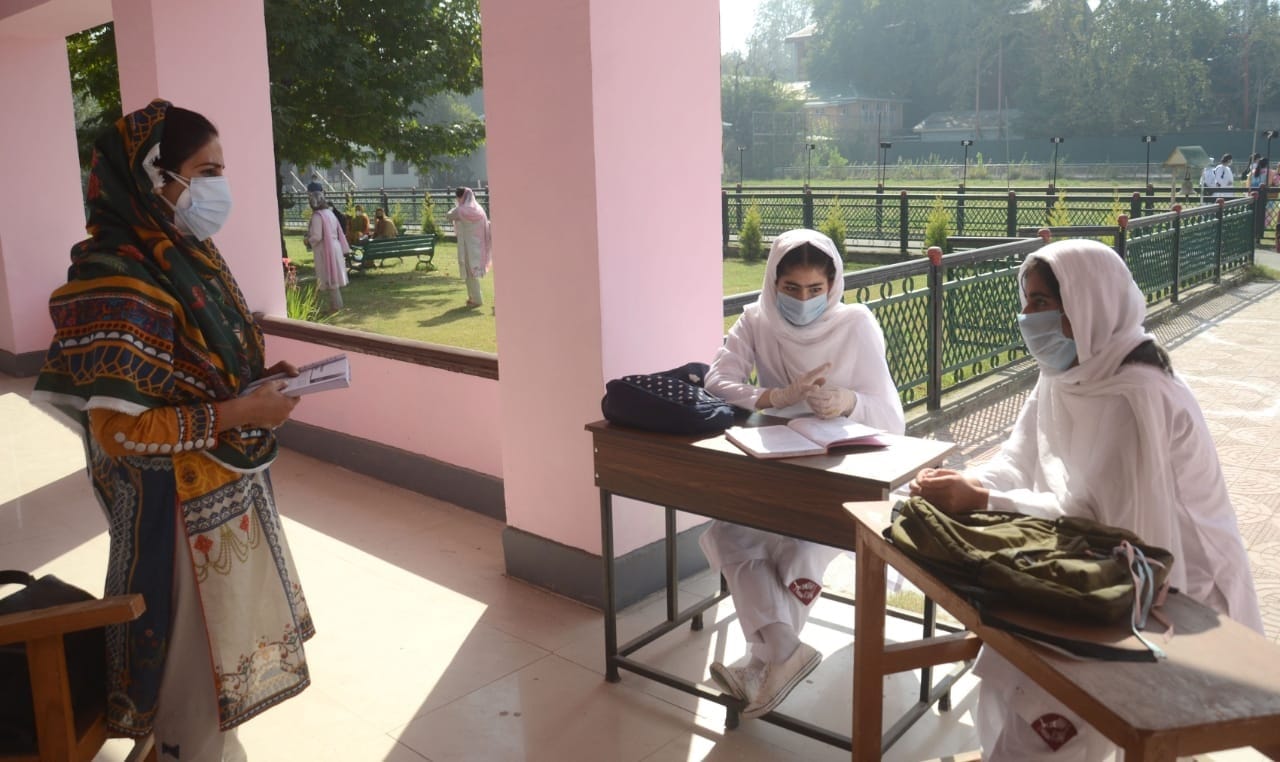 Schools reopens on voluntary basis after six months of Covid pandemic in Srinagar and other places of state