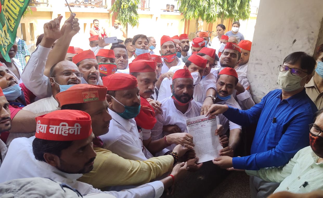 agitation against government  in firozabad