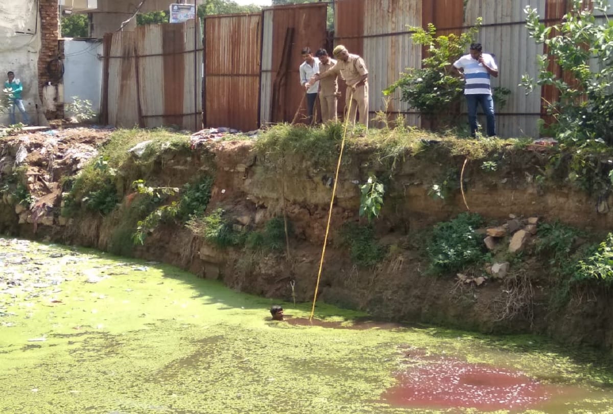 Jhansi boy fell of in big pit filled with water drowned and missing 