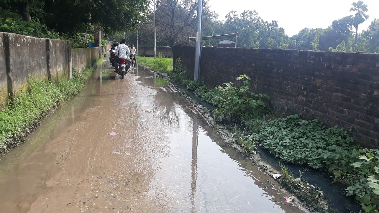 Dirty water is accumulating on the road, people are forced to go