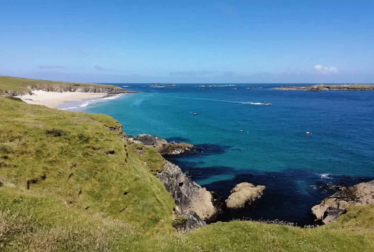 couple got a job to live on the world's most unique island