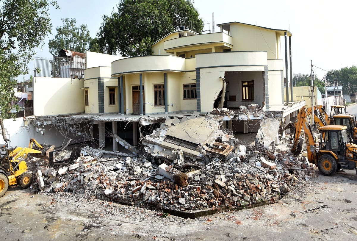 Ateeq Ahmed news: run bulldozers in chaukiya on ateeq Ahmed office