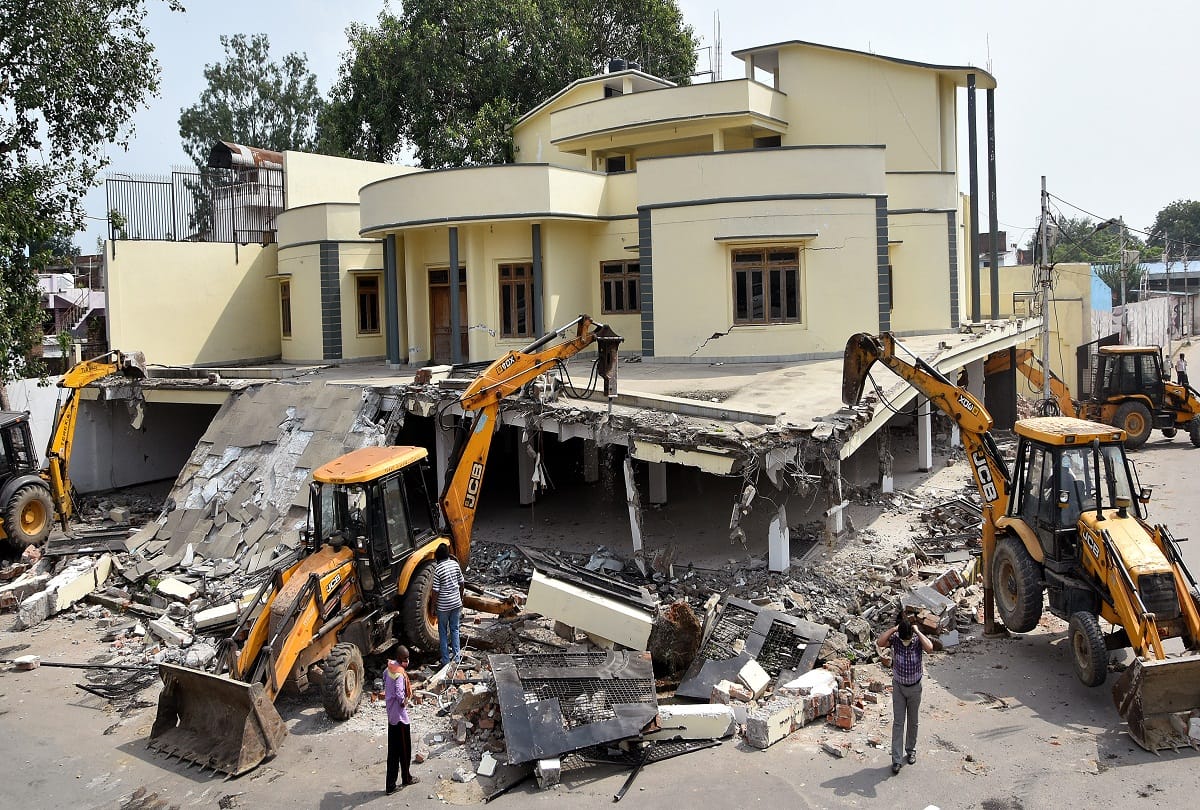 Ateeq Ahmed news: run bulldozers in chaukiya on ateeq Ahmed office