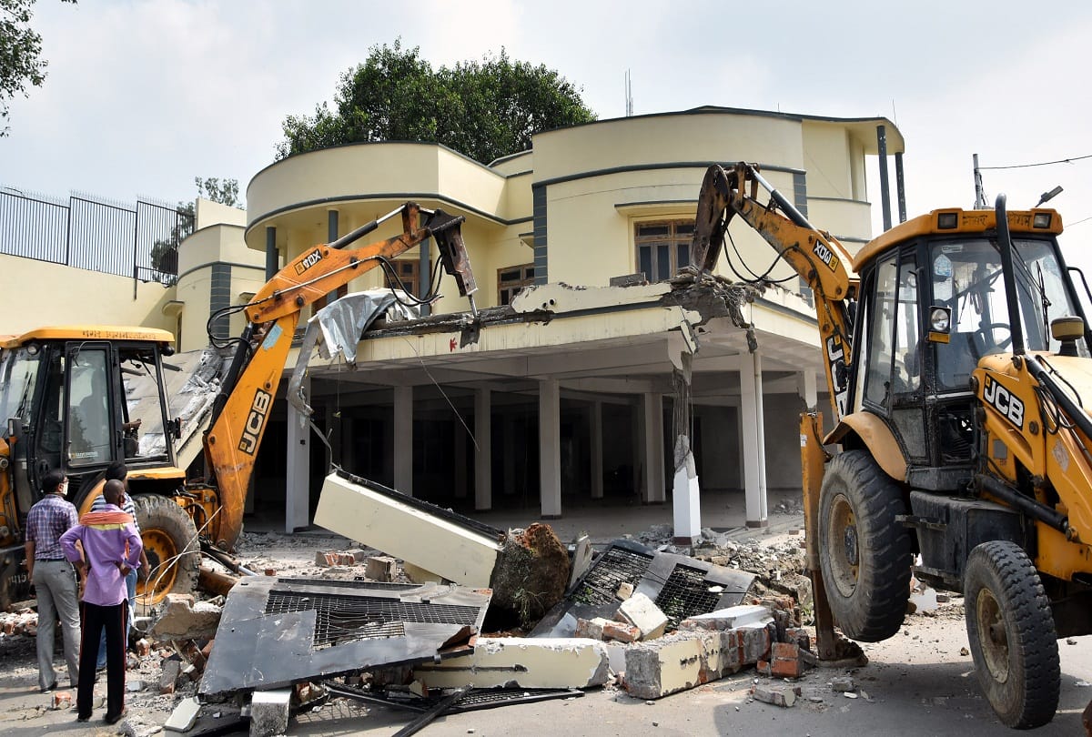 Ateeq Ahmed news: run bulldozers in chaukiya on ateeq Ahmed office