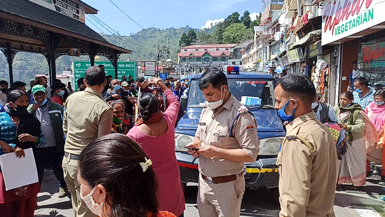mussoorie news: shifan court encroachment removing, public and aap worker protest