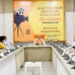 लखनऊ में फिल्म सिटी को लेकर हुई बैठक की तस्वीर