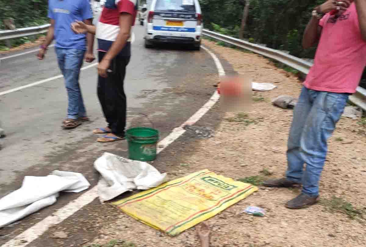 road accident in chitrakoot, five died, more than 30 people injured