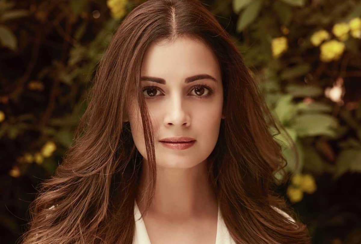 dia mirza tweeted about her bad experience of air travel actress Actress stuck in flight for three hours