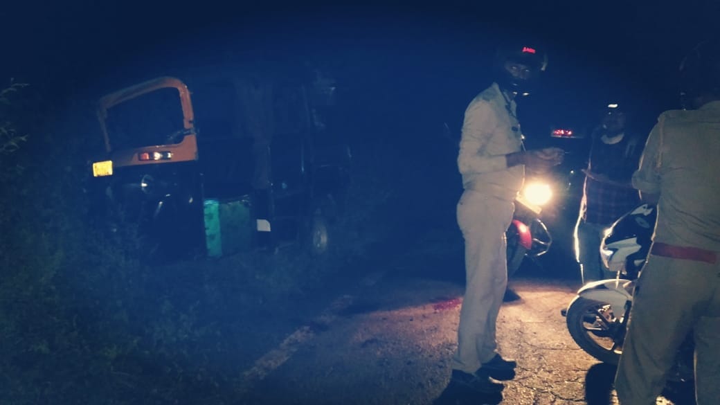 Chandauli: Auto collisions on truck on highway, one killed, three injured