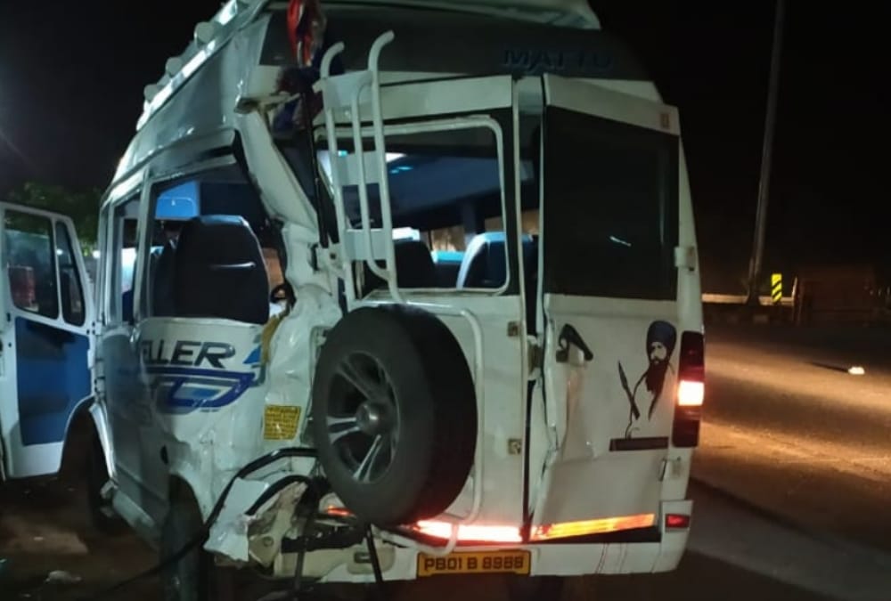 Two died in an accident on Ayodhya highway.