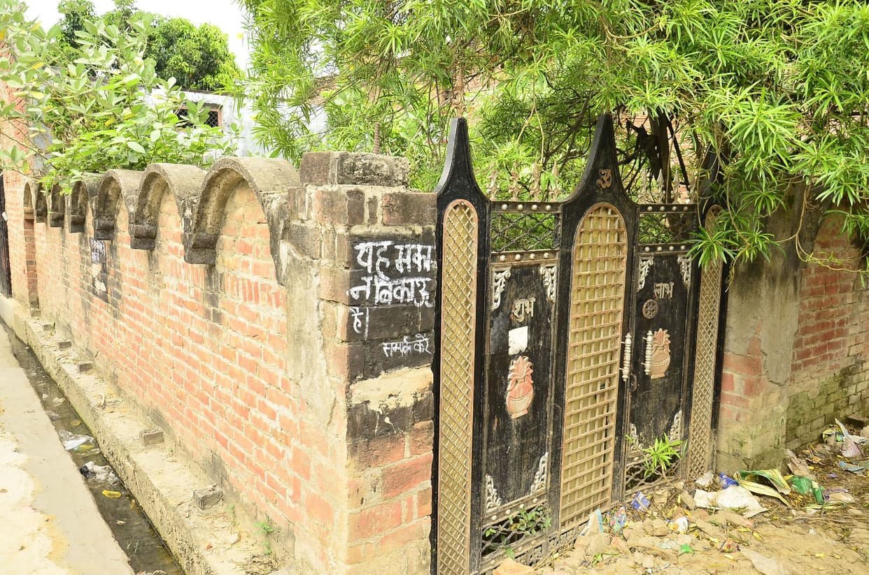 People upset by waterlogging are selling houses