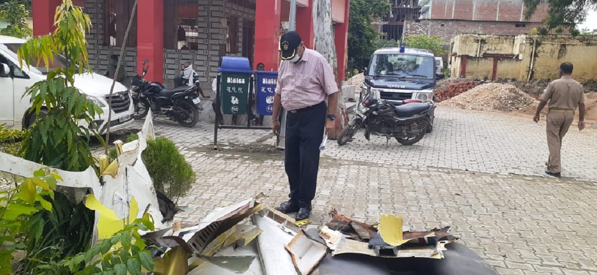 Azamgarh Aircraft Crash: pilot dead body handed over to his family after post mortem team reached to investigate accident
