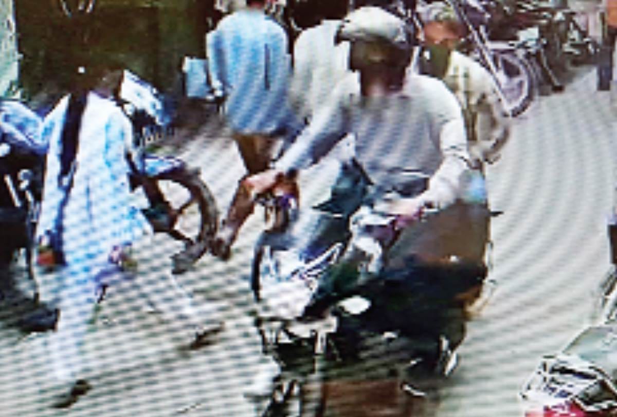 fraud with agent of courier company in lucknow