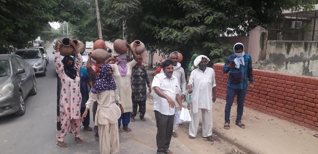 Demonstrated protest over water problem