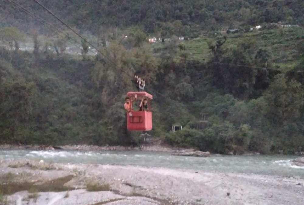 Uttarakhand: Two Youth Stuck in Hydraulic trolley during Cross pindar River