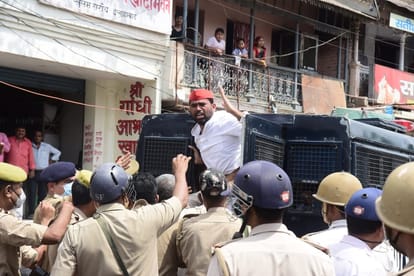In prayagraj 11 Samajwadi Party workers arrested for taking out processions without permission, sent to jail