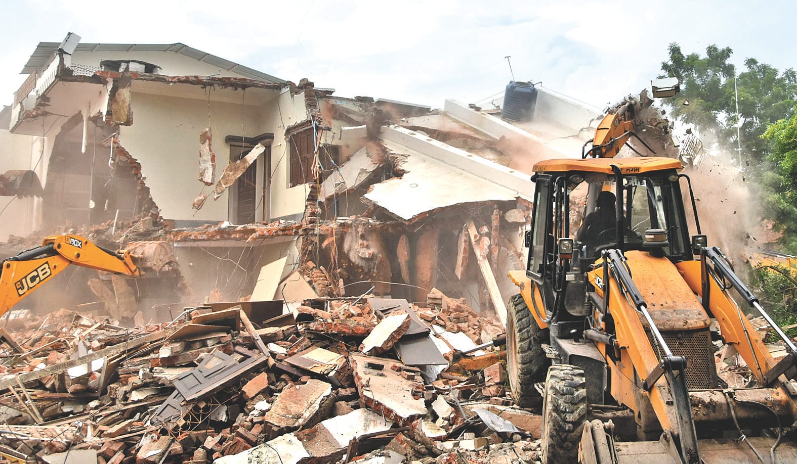 Ateeq ahmed News: Atiq's plush shelter transformed into ruins