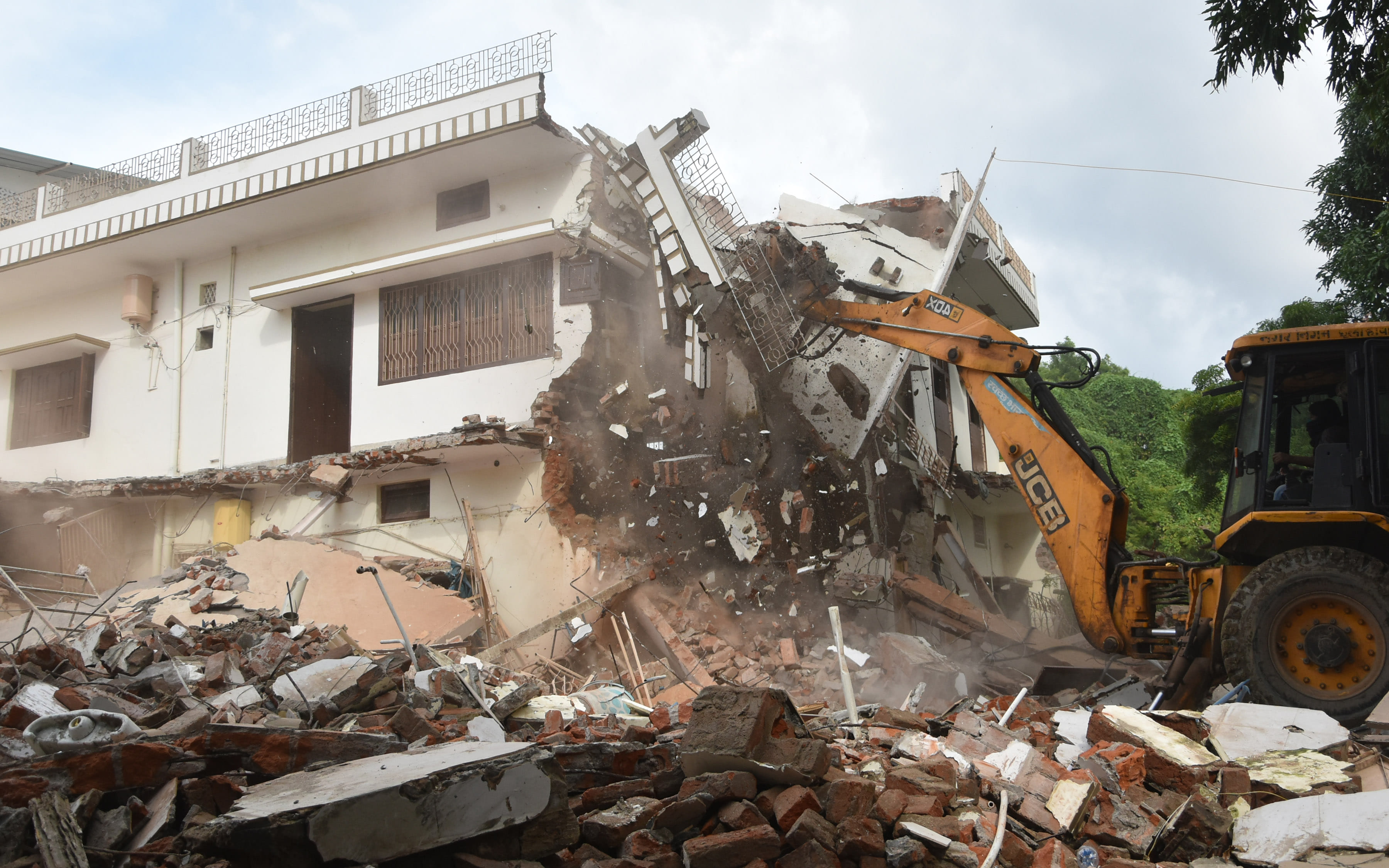 Ateeq ahmed News: Atiq's plush shelter transformed into ruins