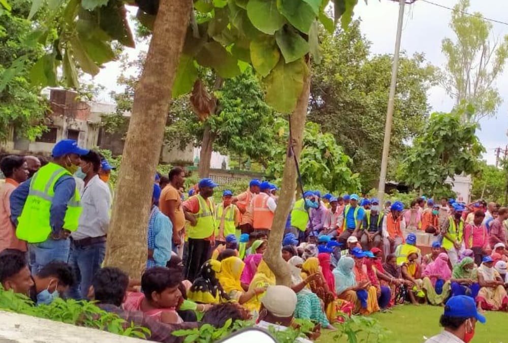 Cleaners went on strike in Ayodhya for not getting salary on time.