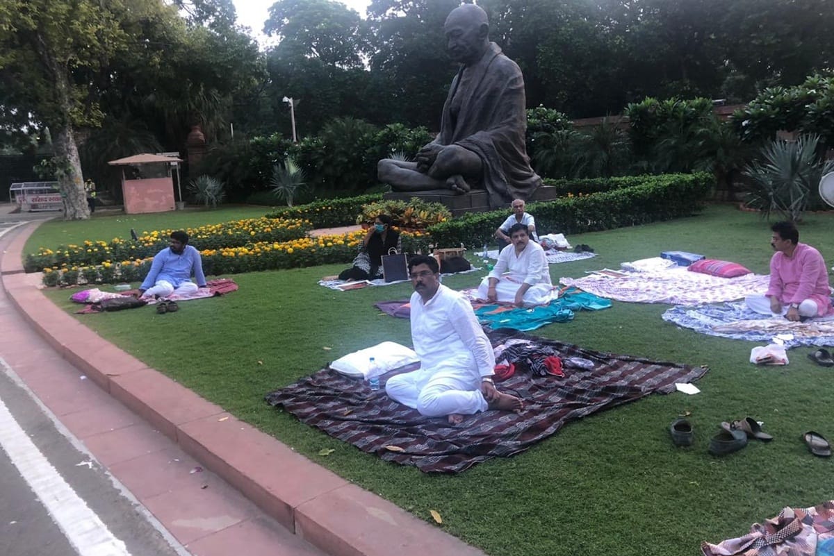 Ban on dharna, hunger strike in Parliament premises! Congress shared the order while taunting