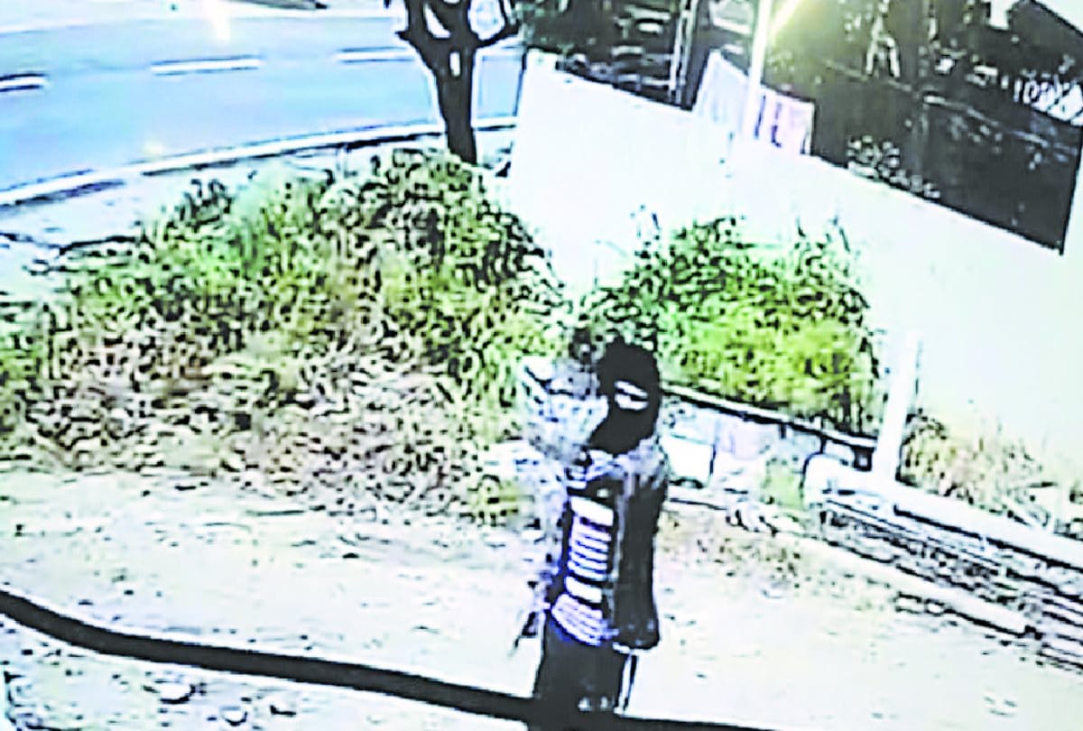 Himachal: Masked fired bullets on junk warehouse, operator narrow escape