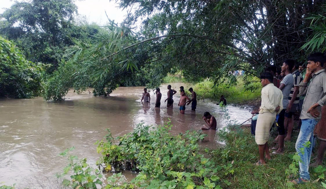 Bike collapsed in Chitrakoot, woman rescued, missing herself
