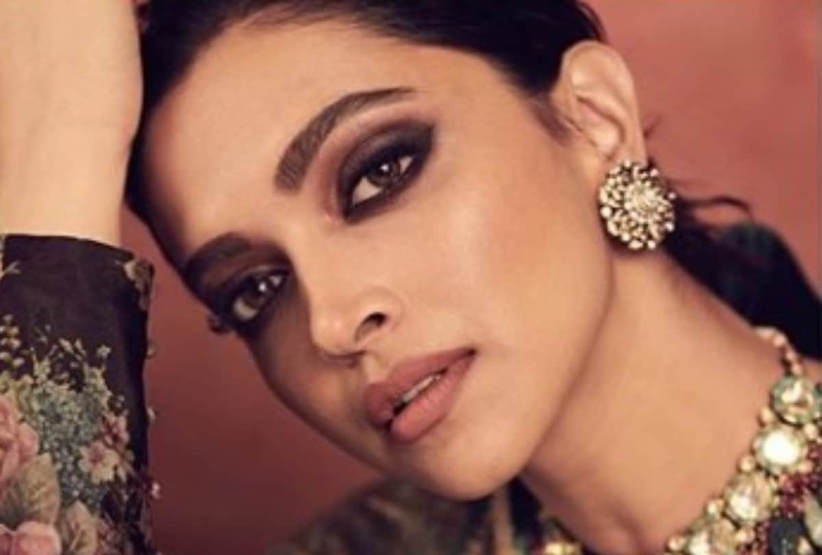 Deepika Padukone has become a part of the exhibition named The Authentic Smiles of People of the World at the Athens International Airport