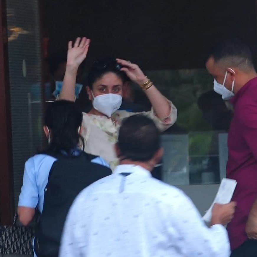 Kareena Kapoor Khan has left Mumbai for in laws home The Pataudi Palace will celebrate her wedding anniversary
