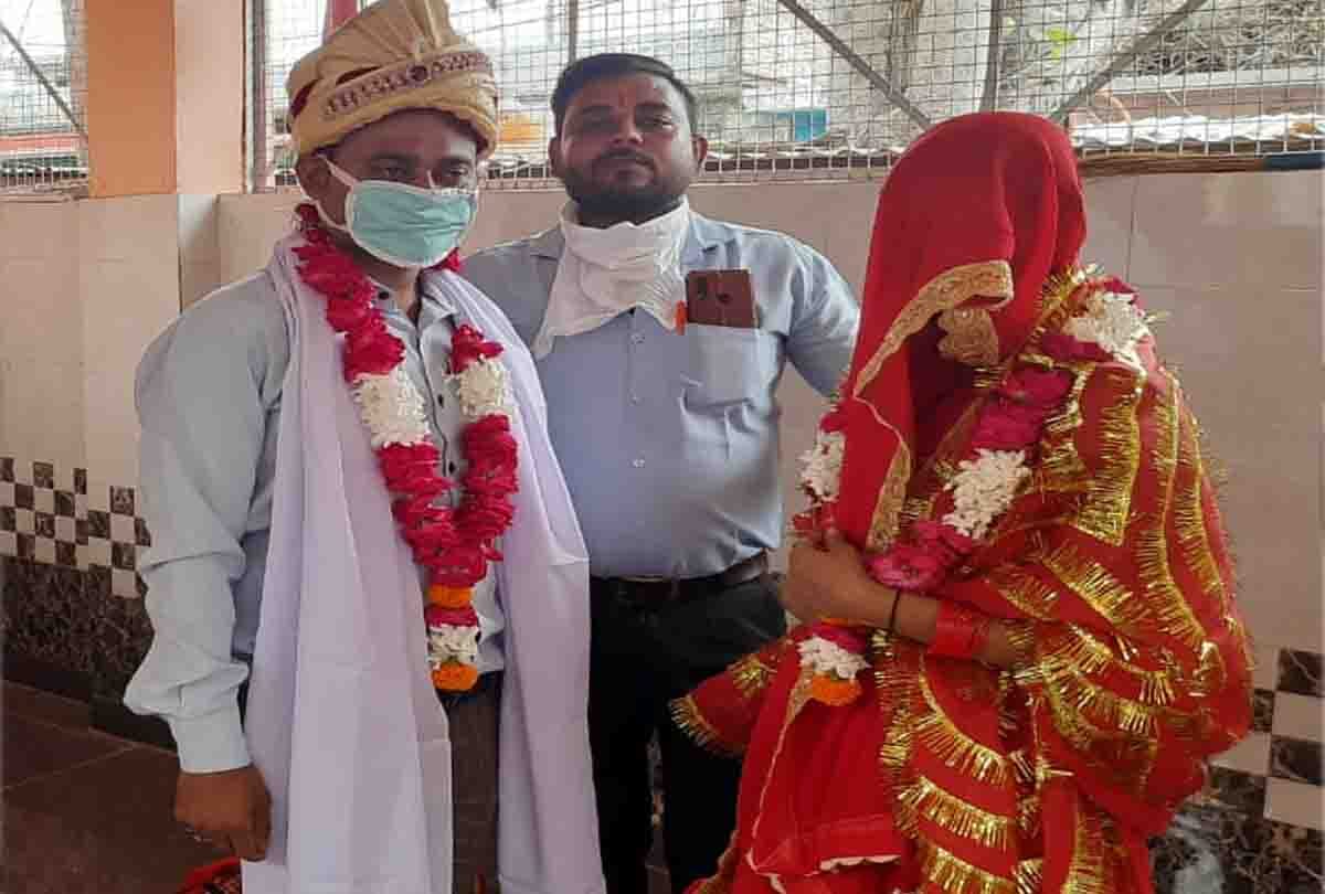 bride reached the Kotwali with a band and married lover in the temple