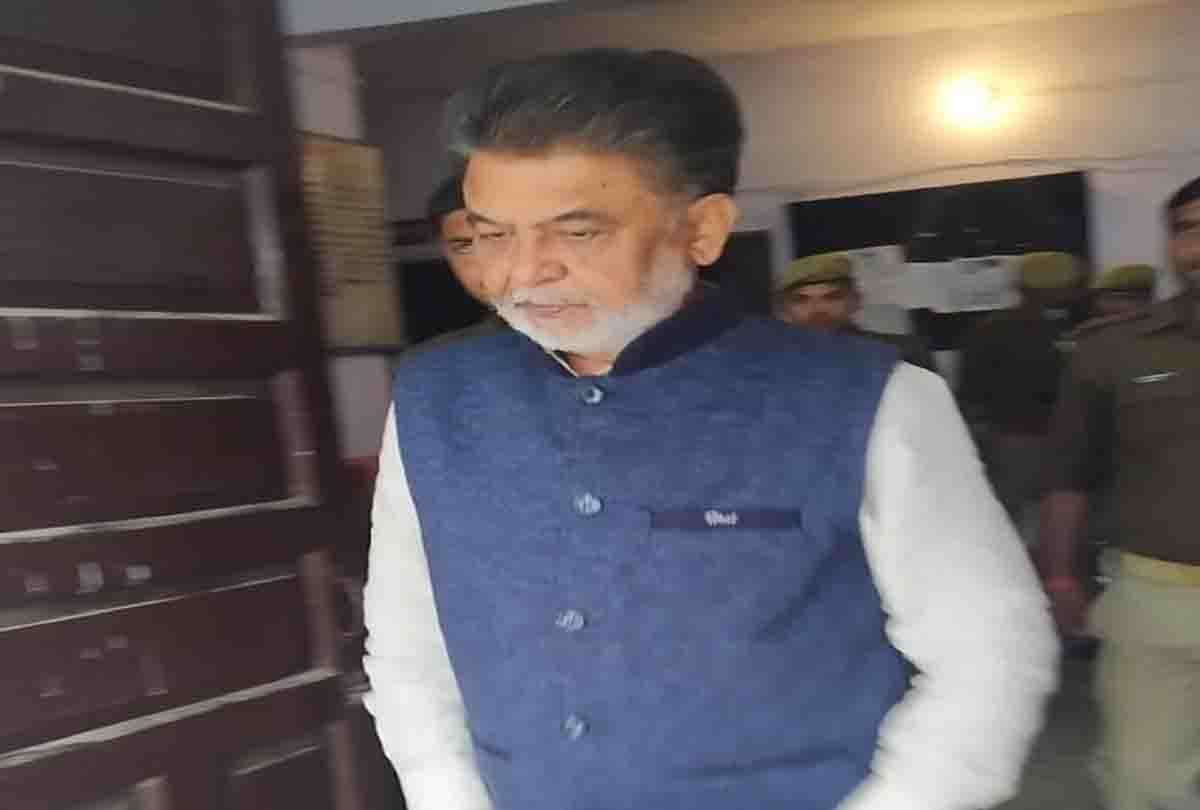 Kamlesh Pathak did not get bail in gangster case
