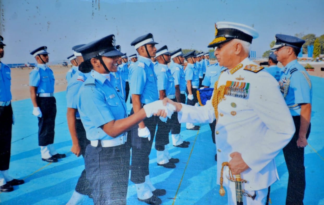 Family of Rafael Squadron Fighter Pilot Shivangi happy