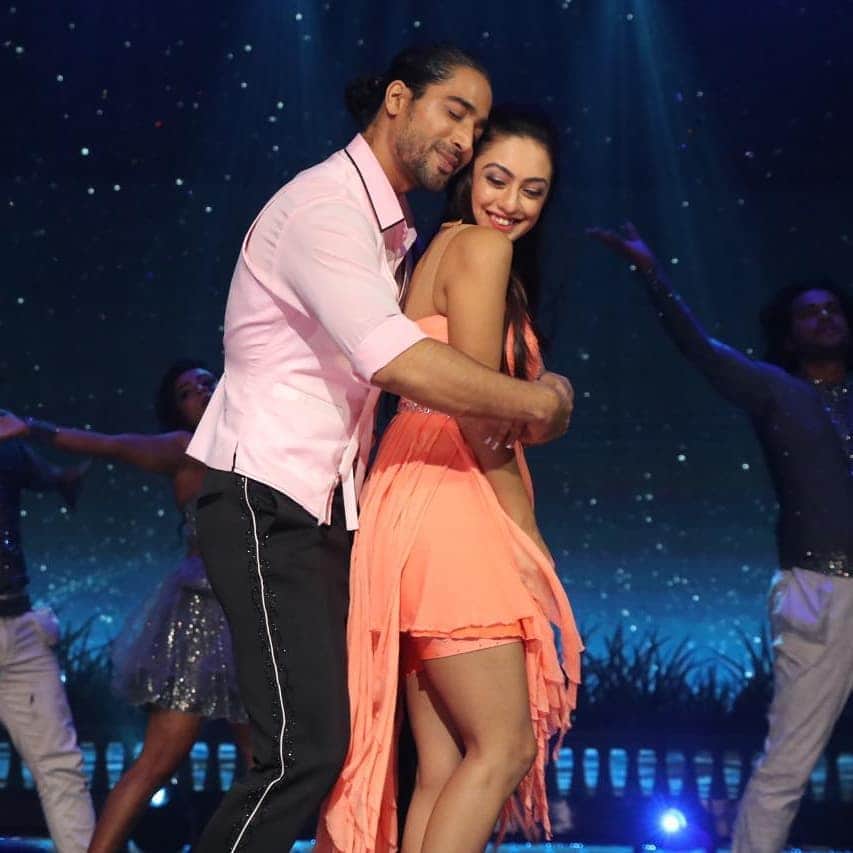 Sushant Singh Rajput death case Tv actress Abigail Pande and Sanam Johar have reached the NCB office for investigation in the drug case