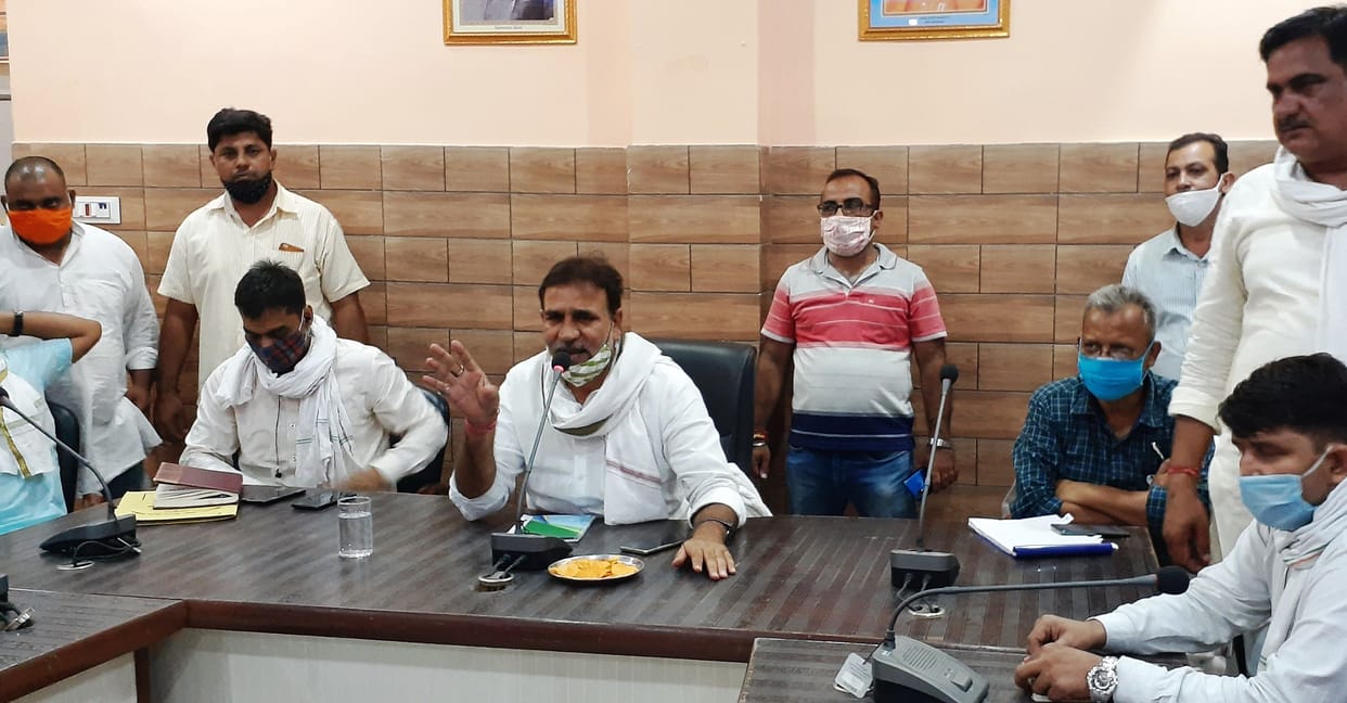 MLA heard the problems related to electricity of farmers