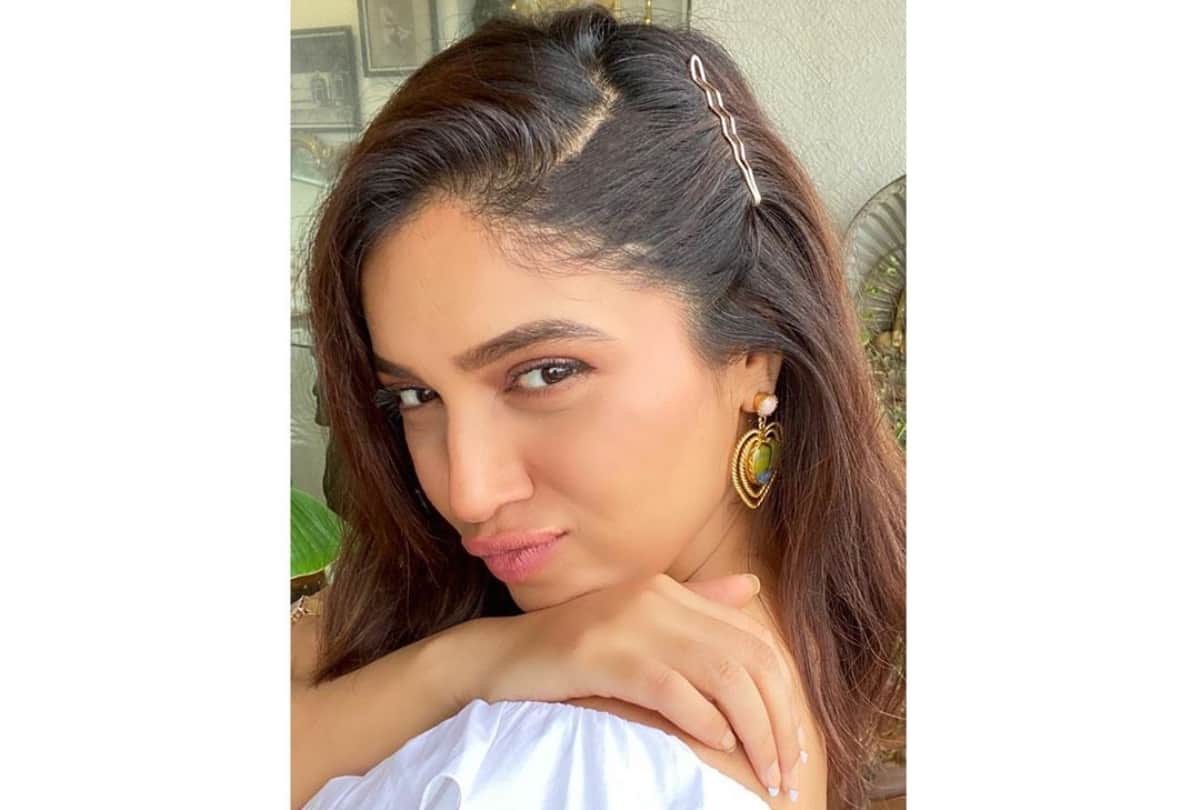 bhumi pednekar latest look inspired by beach vacation fashion